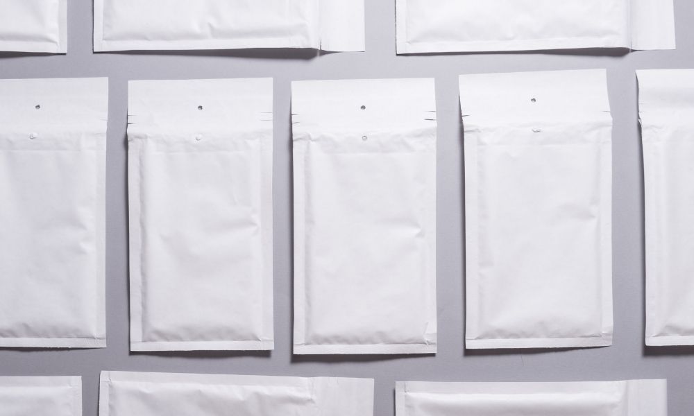 Boxes vs. Poly Mailers: Which Is Better for Your Business?
